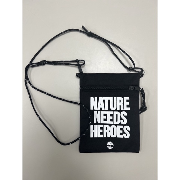 Timberland 《NATURE NEEDS HEROES 地球英雄系列》側背包
