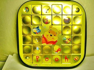 L.(企業寶寶公仔娃娃)二手鐵質(pooh)小熊維尼造型方形CD盒!!--提供給需要的人!/折/-P