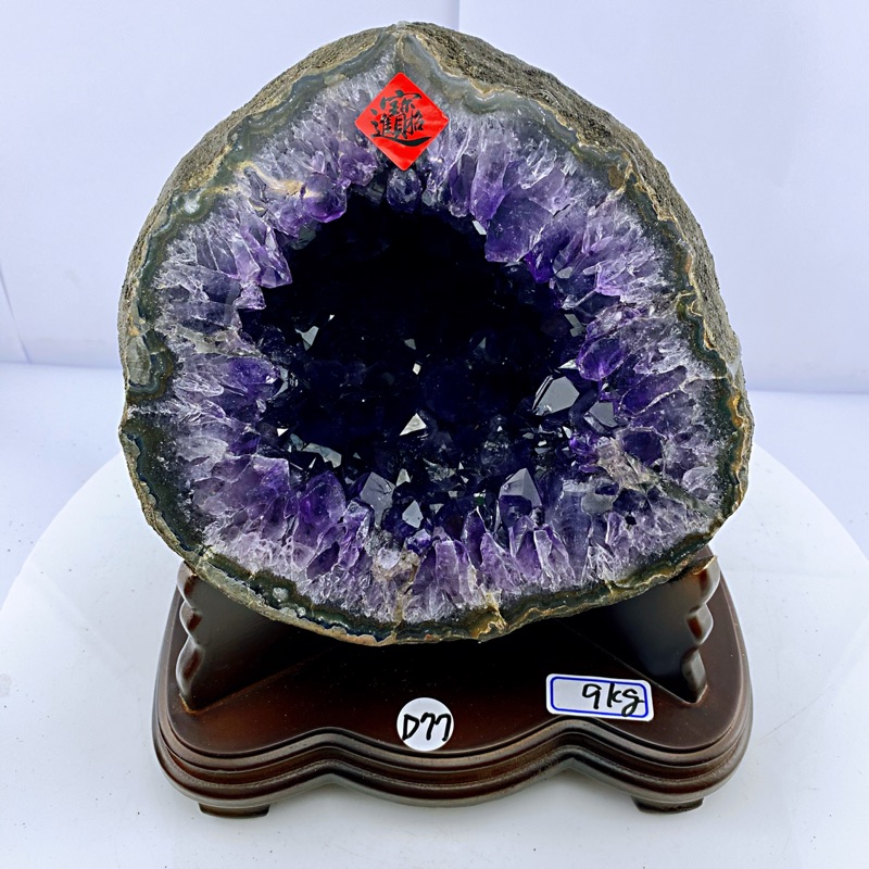 H1786 頂級烏拉圭水型ESP紫水晶洞  9kg（玄武岩原皮）高28cm寬24cm，厚度27cm，洞深10cm（紫晶洞