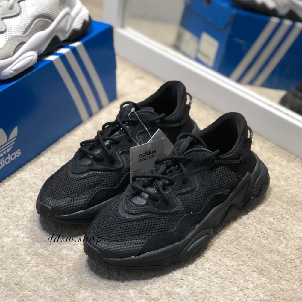 ozweego plus black