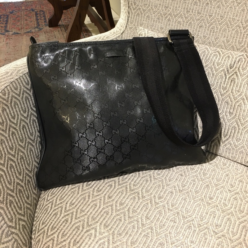 二手真品～GUCCI 經典 MESSENGER 斜背扁包(黑色)防水亮面～包況好