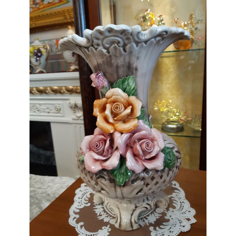 義大利骨瓷玫瑰花瓶(送精美蕾絲小桌巾)~~(含運費)