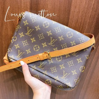 二手旗艦 LV M51257 字紋 牛皮 橫式王菲斜背包 (中友店)26504