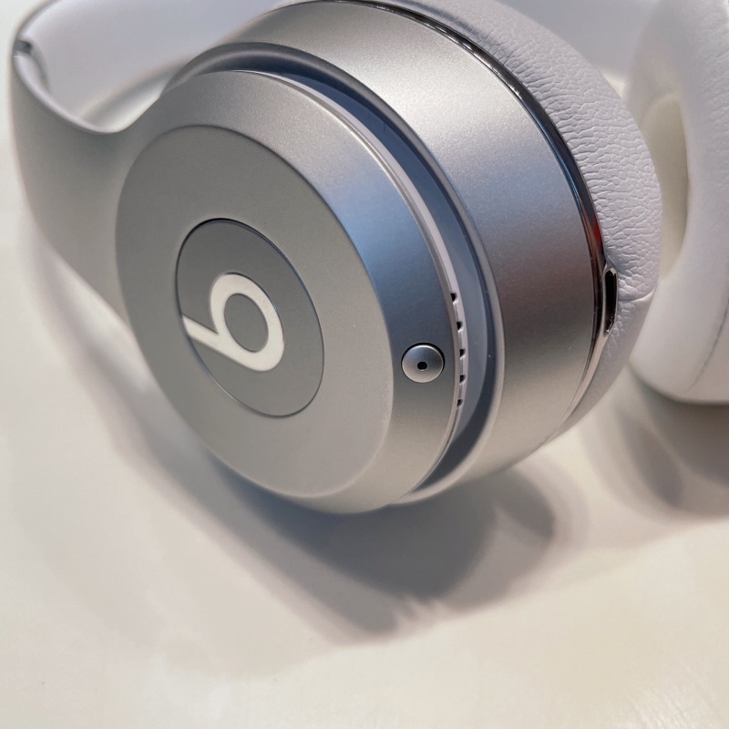 9.8成新 Beats Solo3 Wireless 頭戴式耳機-銀色