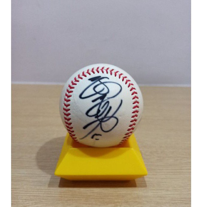 樂天桃猿 陳禹勳簽名球  中職比賽用球 附球盒(圖27)，660元