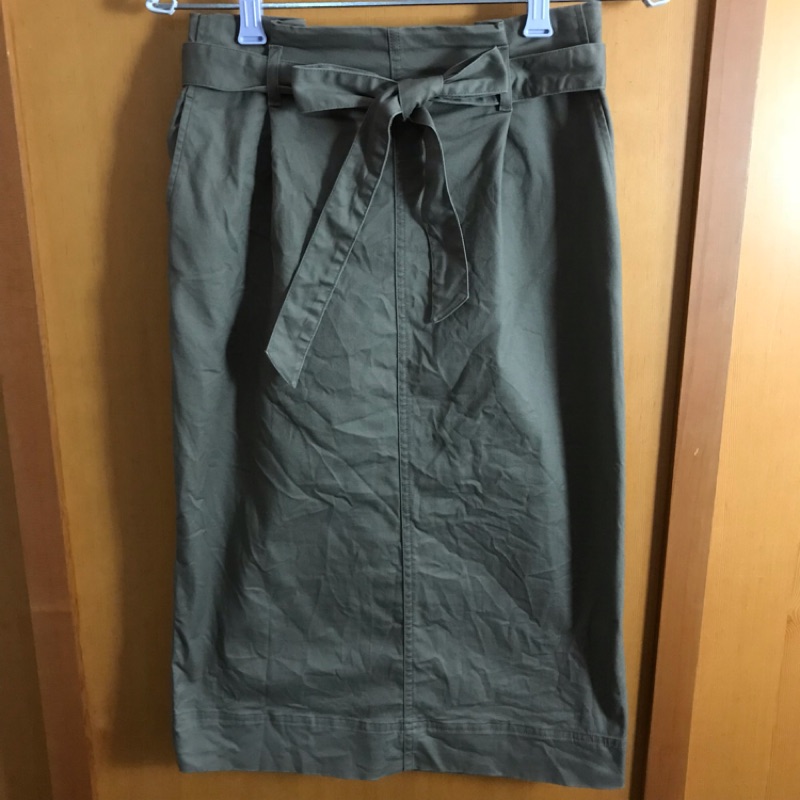 Uniqlo前綁帶花苞窄裙