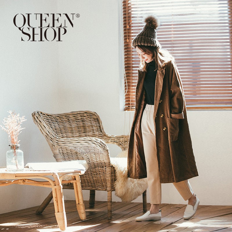 Ｑｕｅｅｎ Ｓｈｏｐ【02040604】基本素色燈芯絨雙排釦長版大衣 兩色售＊現+預＊