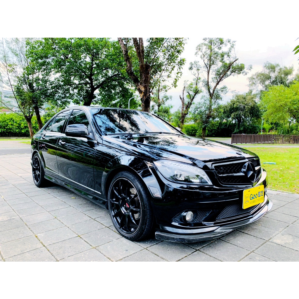 2008年 BENZ C300 AMG 四出排氣管 卡夢下巴 鴨尾 一線心水箱罩 類W205流水頭燈 18吋鋁圈 天窗