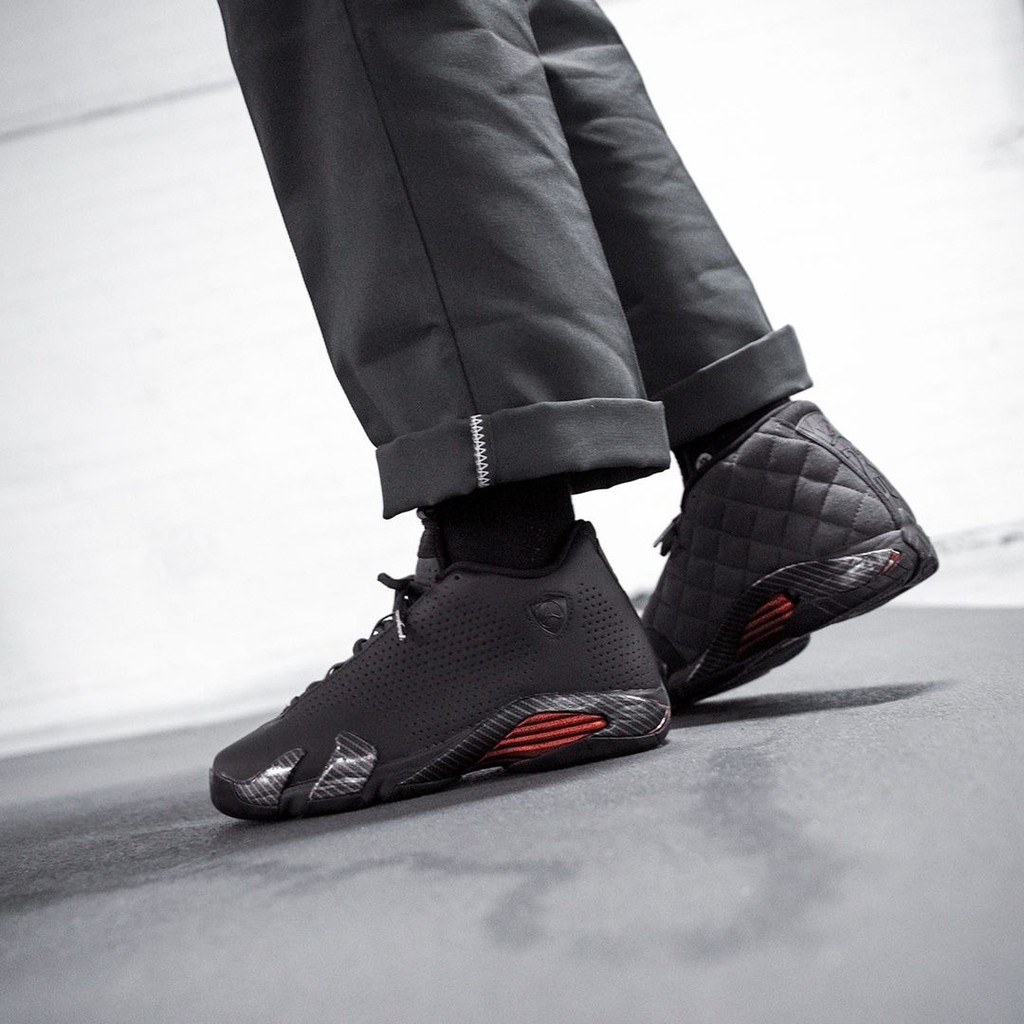retro 14 se black ferrari