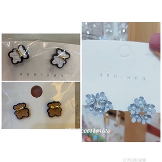 菱格紋小熊 珍珠小花朵造型耳針式耳環