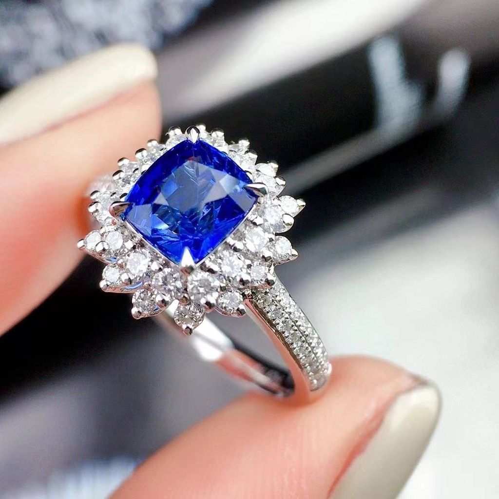 訂金 18k金藍寶石戒指！ 無燒皇家藍，濃郁明亮的顏色，晶體乾淨，精緻鑲嵌！ 寶石1.52克拉，鑽石52.8分