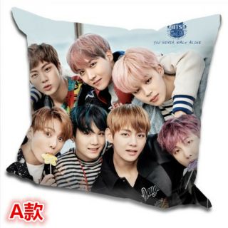 【現貨】BTS 防彈少年團 全體 田柾國 抱枕 靠墊，40x40cm，緞紋布，色彩鮮豔，印製精美，含枕芯，雙面圖案相同