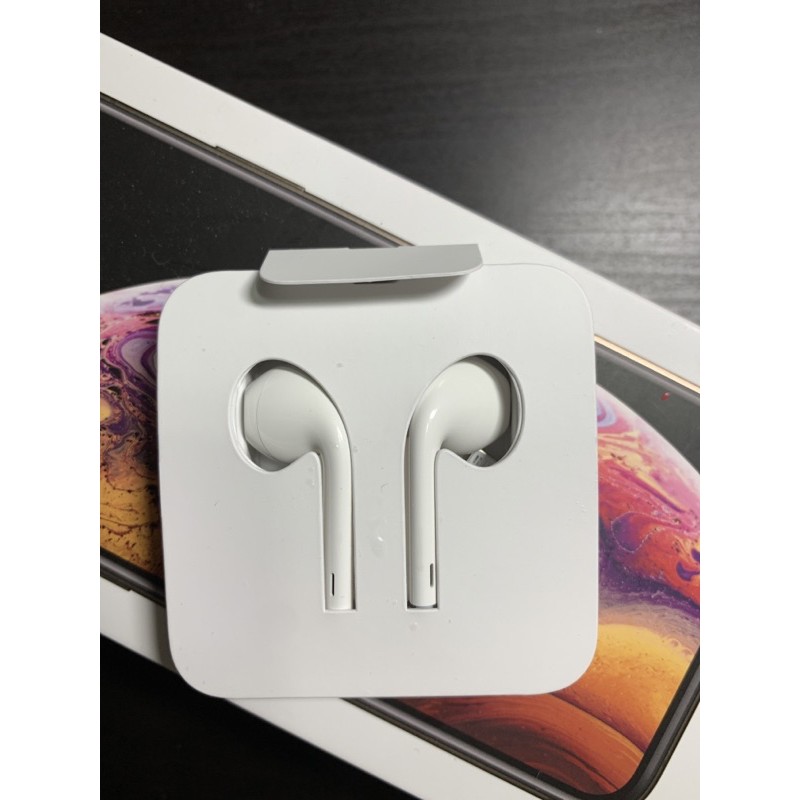 iPhoneXs附贈的全新有線EarPods