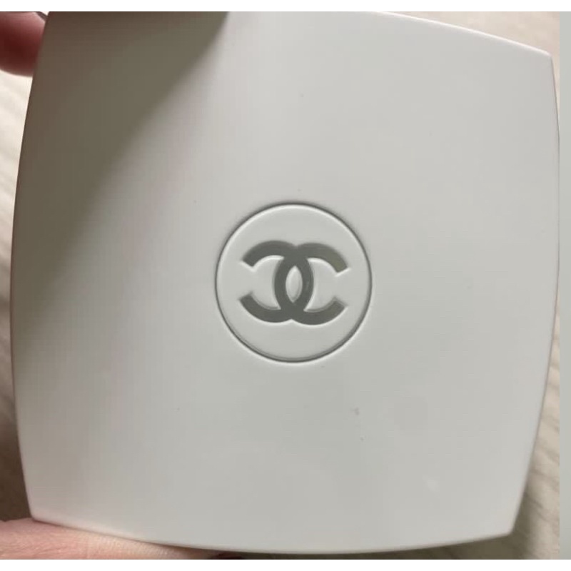 Chanel Le Blanc系列防曬粉餅