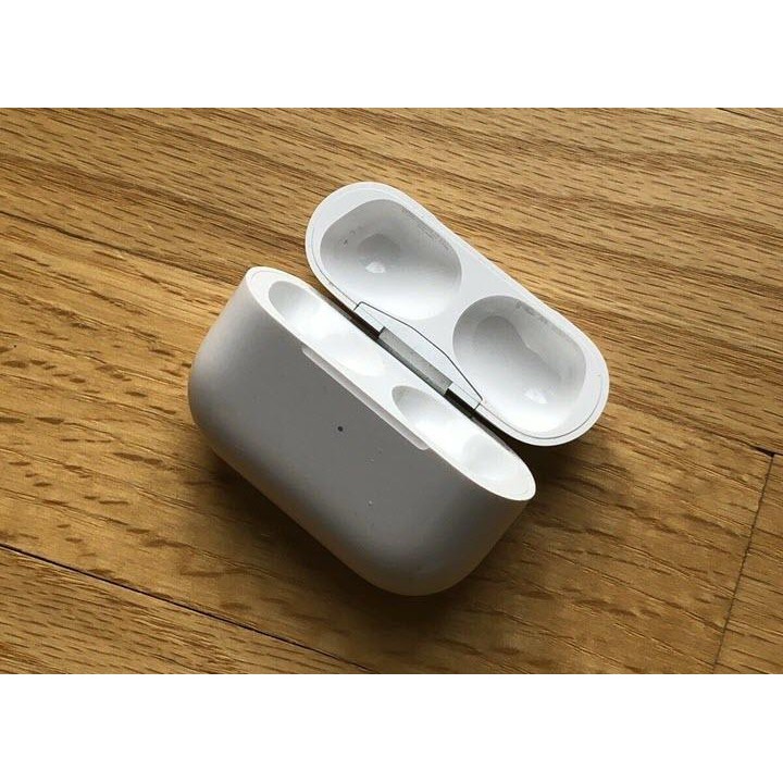 apple airpods pro with wireless charging case