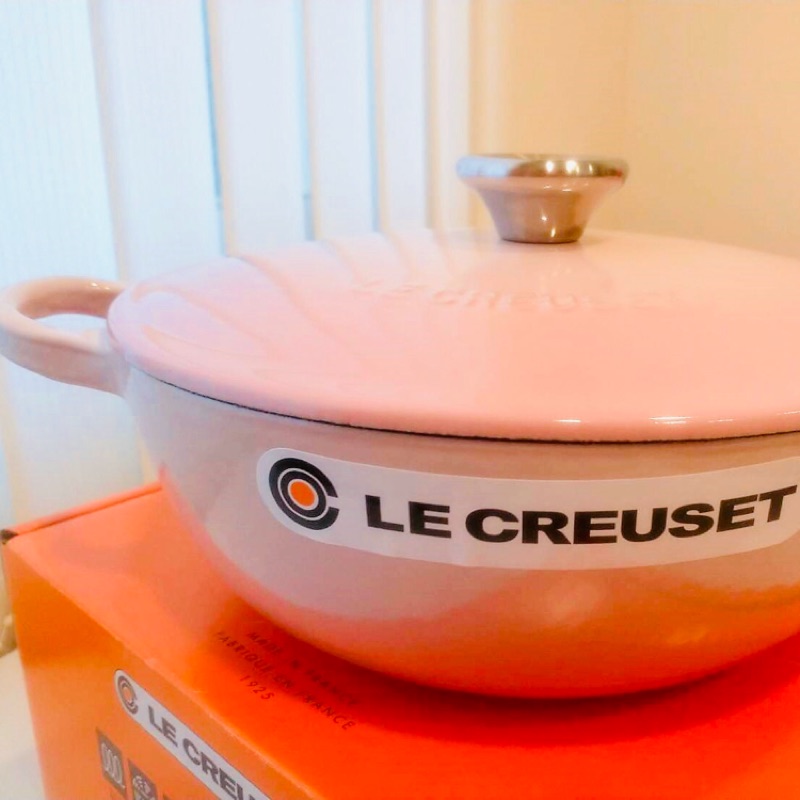 [全新有盒］Le Creuset LC琺瑯鍋 22cm 貝殼粉媽咪鍋