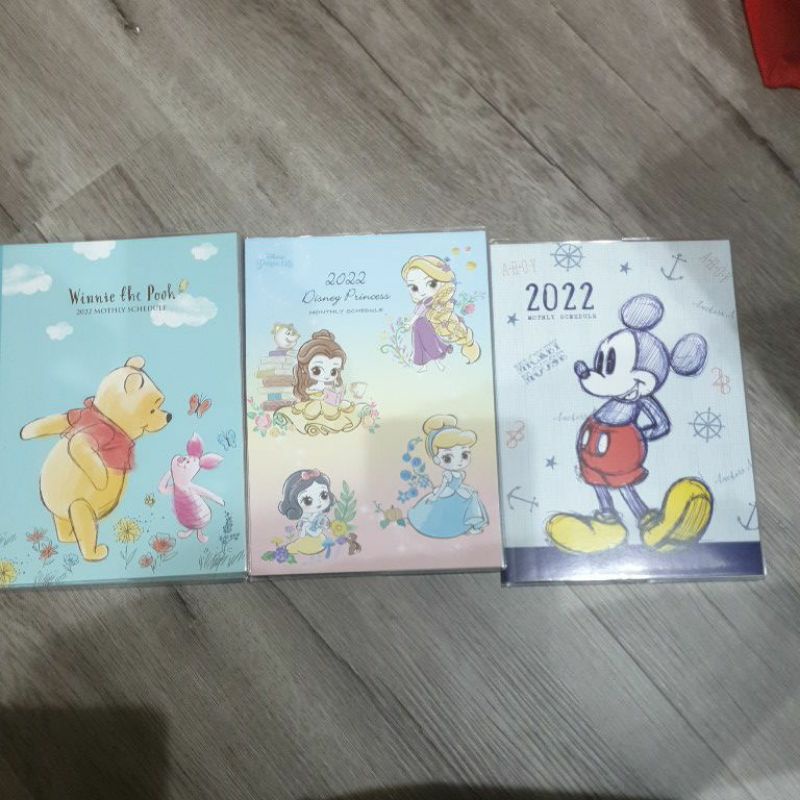 2022年日誌  2022迪士尼月計劃本 小熊維尼 米奇 公主 跨年日誌 手帳 記事本 25K 行事曆本