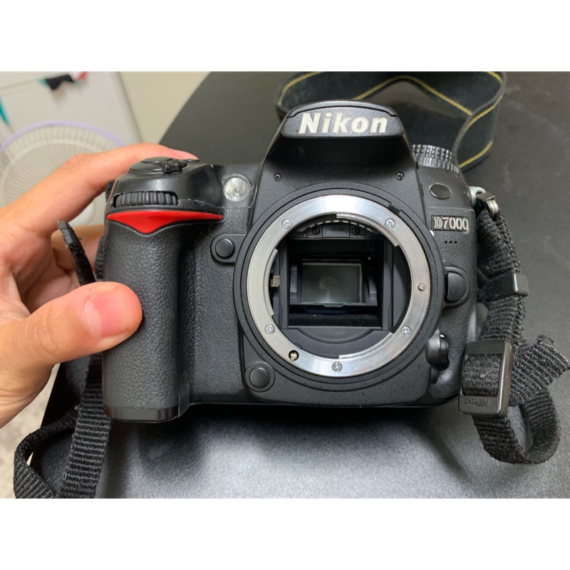 Nikon D7000 單機身 外觀機身狀況佳 附充電器 背帶 原電*1