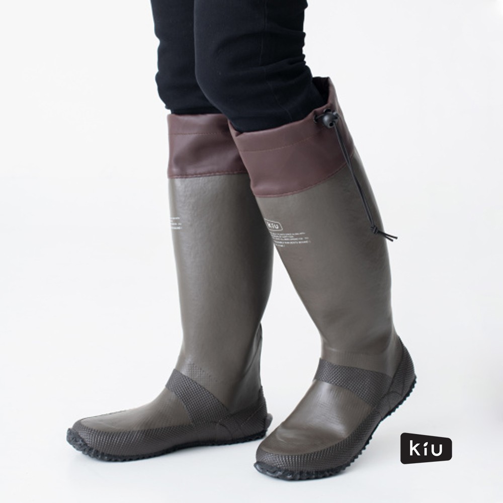 日本KIU 咖啡色 185912 二代可折疊百搭雨鞋/文青風氣質雨靴 附收納袋(男女適用)