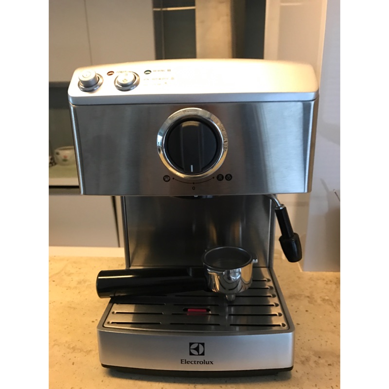 伊萊克斯 Electrolux 義式咖啡機EES200E ✅送磨豆機！ 入門機首選 拉花 奶泡