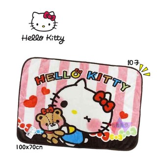 叉叉日貨 Hello Kitty凱蒂貓抱熊粉白直條紋厚刷 毛絨 毛毯 懶人毯 披毯 日本正版【KT66254】