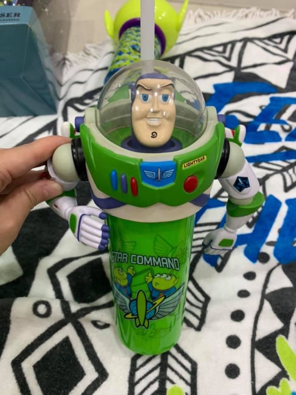 ☁️mm’s Toy Story ఠఠ్రఠ☁️香港迪士尼購入 巴斯光年水壺 全新未使用 玩具總動員三眼怪胡迪抱抱龍豬排