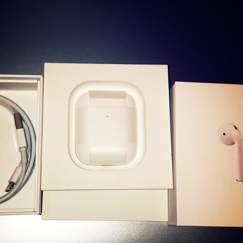 「Airpods 2 無線充電盒」保固未開通 電信續約購入手（近全新，二手，中華電信續約，無線充電版本）