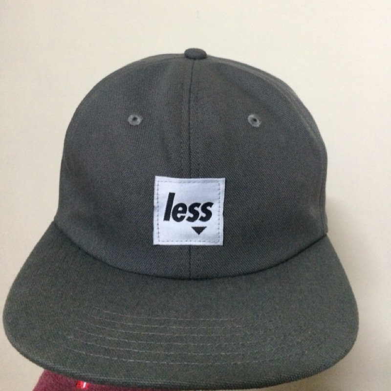 less 帽