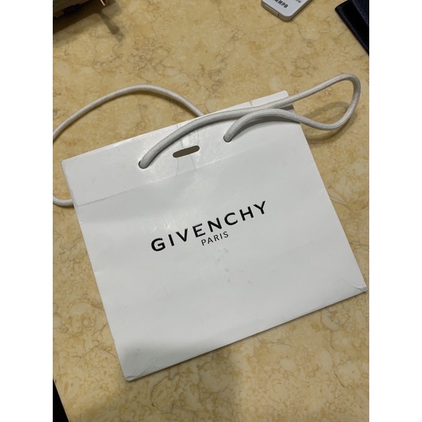 Givenchy紙袋受損如圖| 蝦皮購物