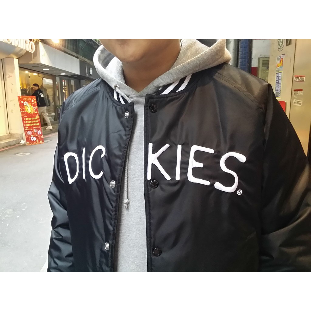 【YOYOGI PLUS】DICKIES Asia Line Dickies 刺繡字體棒球外套 (黑色)