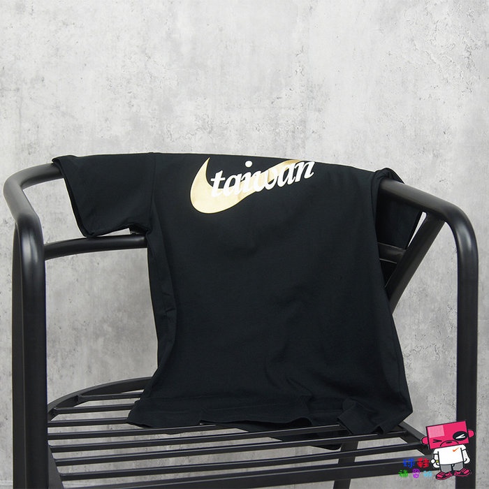 球鞋補習班 NIKE TAIWAN T-shirt 黑金 T恤 小寫 台灣限定 男女 短袖 TEE DM3552-010