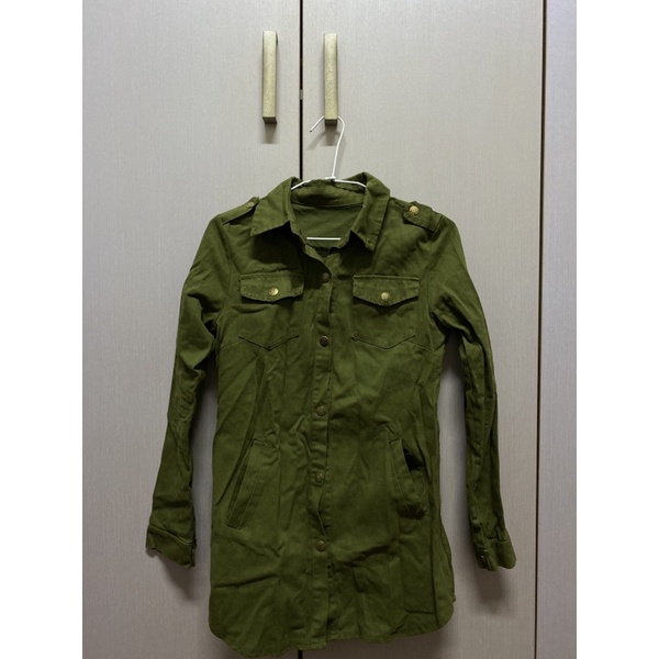 軍綠色古銅鈕扣夾克外套 女 有口袋