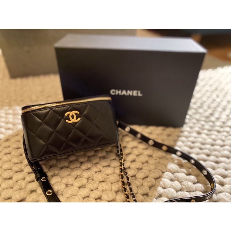 [已賣出] 全新真品Chanel 香奈兒 #小廢包 稀有化妝包款small vanity case 黑色金扣 丹麥購證