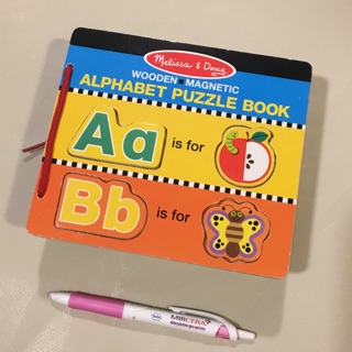 Melissa & Doug alphabet puzzle book 木製磁鐵英文字母書