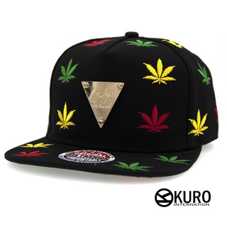 KURO-SHOP潮流新風格- 黑色 楓葉電繡 金色三角牌 棒球帽 板帽