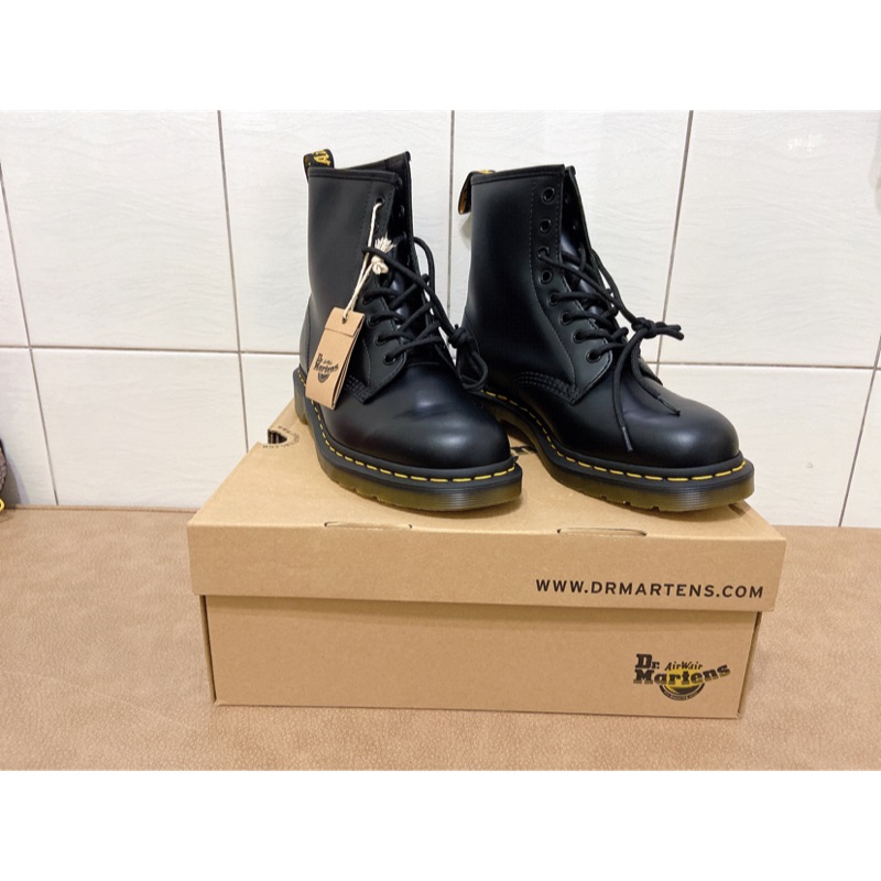 dr martens shoes 1460