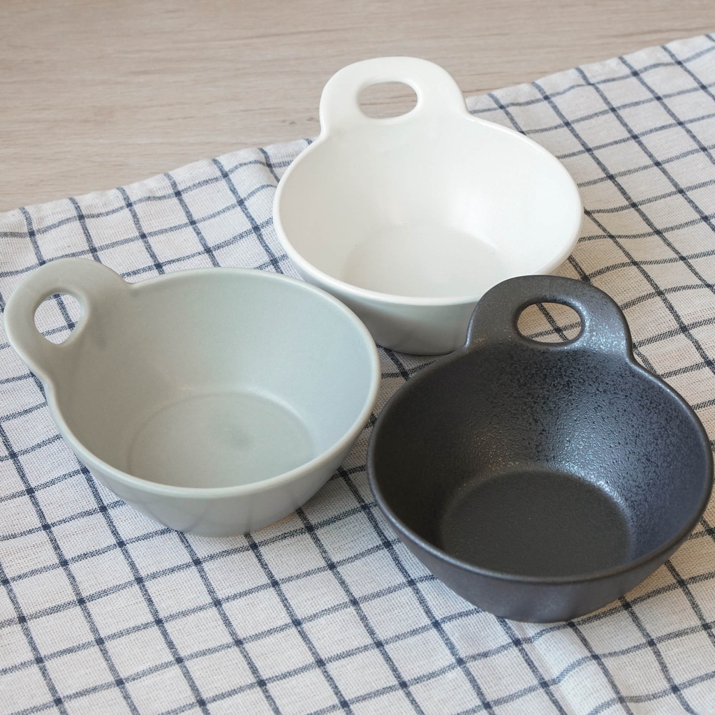 【現貨】日本直送 日本製 單耳瓷器餐碗 白灰/黑 |  飯碗 湯碗 陶瓷碗 單耳設計 碗 廚房餐具 廚房器皿 艾樂屋