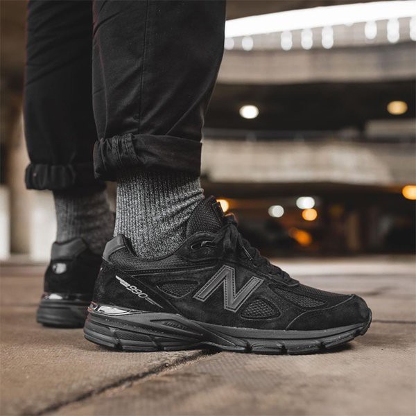 new balance 990 triple black