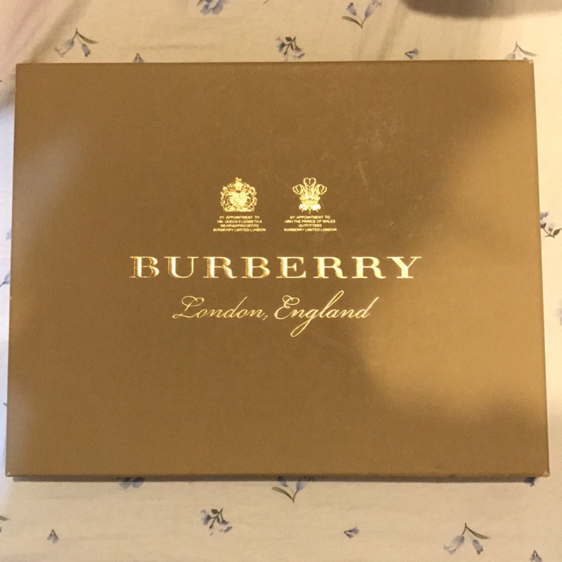 Burberry 圍巾盒子