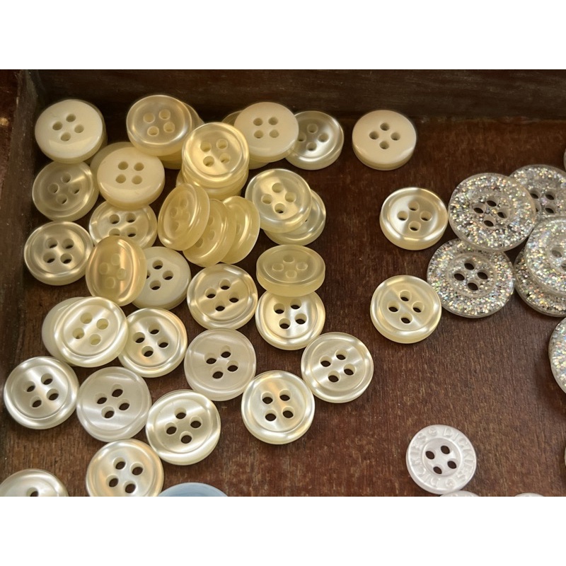 珠光 貝殼釦上衣扣子 鈕扣11mm /12mm珍珠光澤 閃亮米黃色 貝殼釦