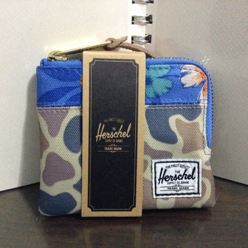 Herschel 帆布拉鍊短包