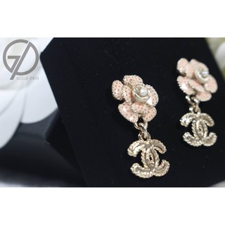 Chanel 2018年 希臘款經典雙C LOGO 新款粉色山茶花鑲嵌珍珠墜飾(耳環)