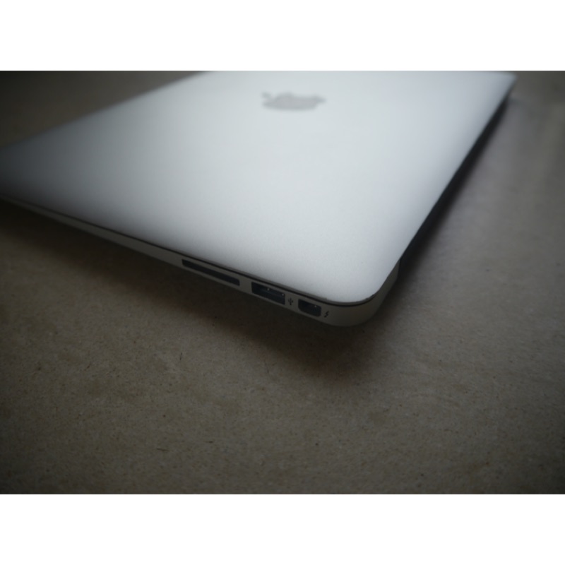 Apple MacBook Air 13吋 （可換貼I7霧黑）誠可議 附HDMI電視轉接器