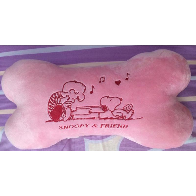 PEANUTS © United Feature syndicate,Inc. 粉紅色 史努比 絨布 材質 抱枕 骨頭枕