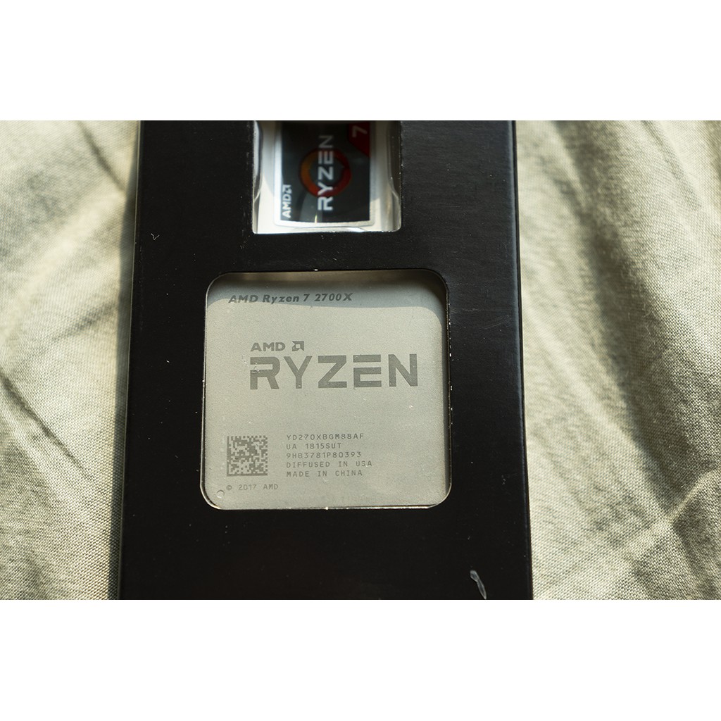 二手良品 AMD Ryzen R7-2700X 附全新原廠RGB風扇