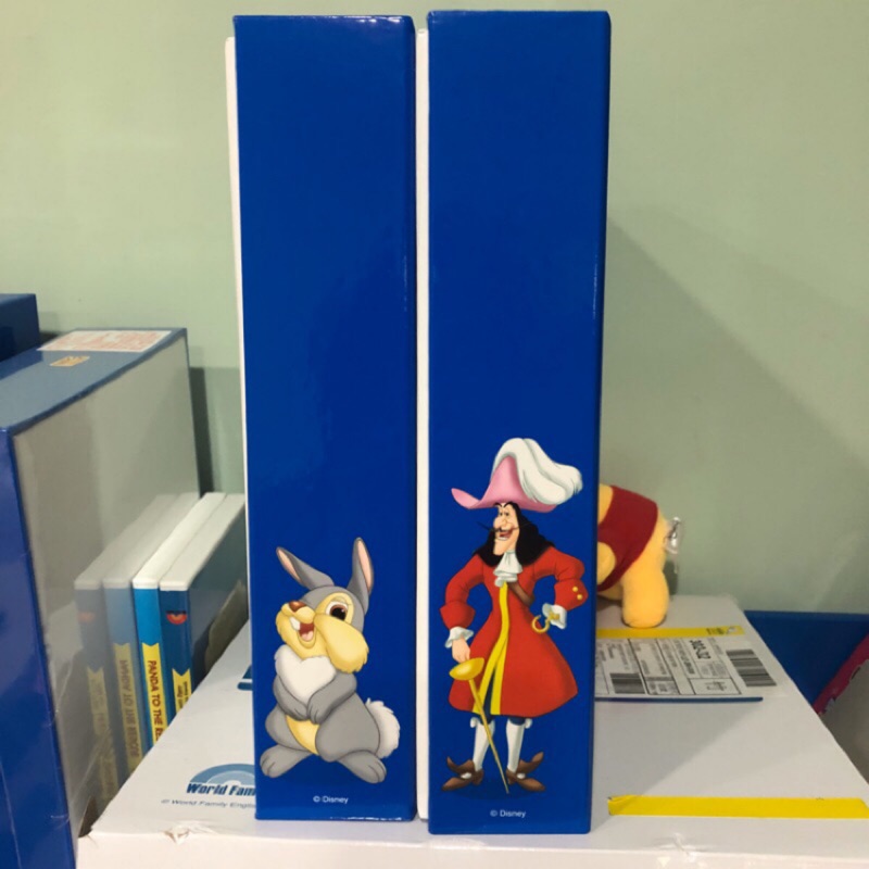 《全新 2018 寰宇教材》寰宇迪士尼 桑普兔子活動箱 虎克船長百寶箱 對錯筆 主課程 sbs 寶盒