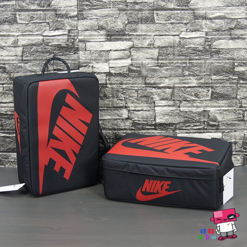 球鞋補習班 NIKE SHOES BOX BAG 黑紅 鞋袋 鞋盒 健身包 手拿包 手提袋 側背包 DA7337-010