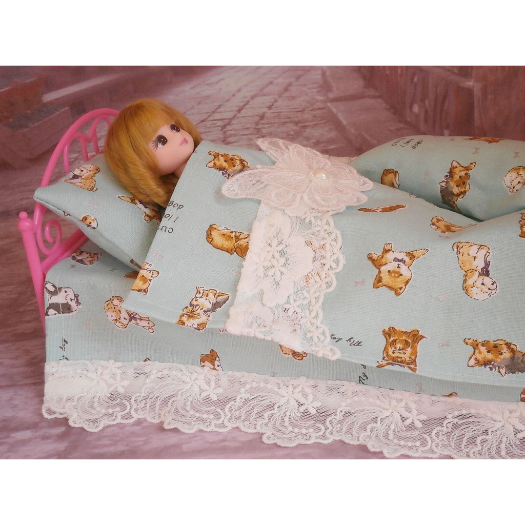 小禎ㄟ雜貨 莉卡娃娃配件組 娃娃床 館主手工狗狗蕾絲床組 藍色 含床 被子 枕頭 適合30公分內的娃