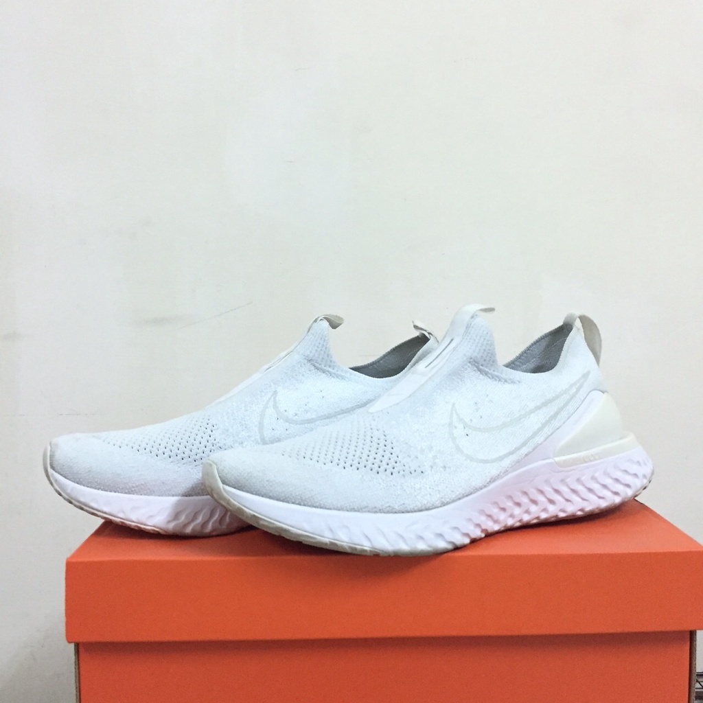 【NIKE EPIC PHANTOM REACT FLYKNIT】全白襪套式休閒慢跑鞋 US 9