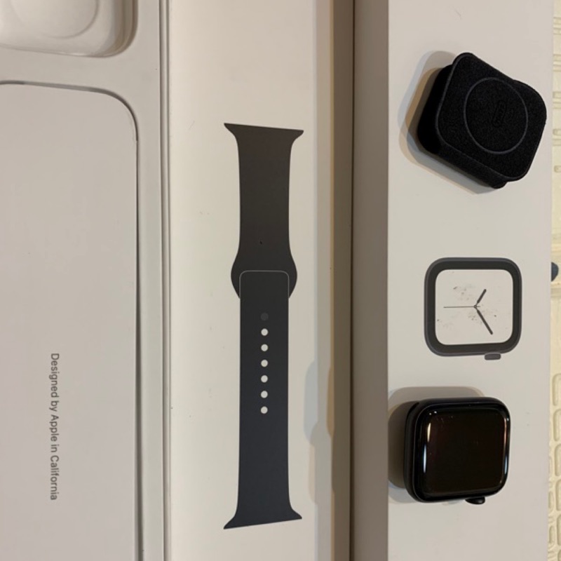 S4 Apple Watch Series 4 lte 44mm 太空灰色 黑色錶帶  過保二手 運動錶帶 44mm